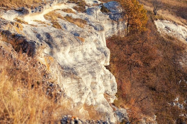 Trama di roccia Vista sulle montagne in autunno Sfondo del paesaggio della natura