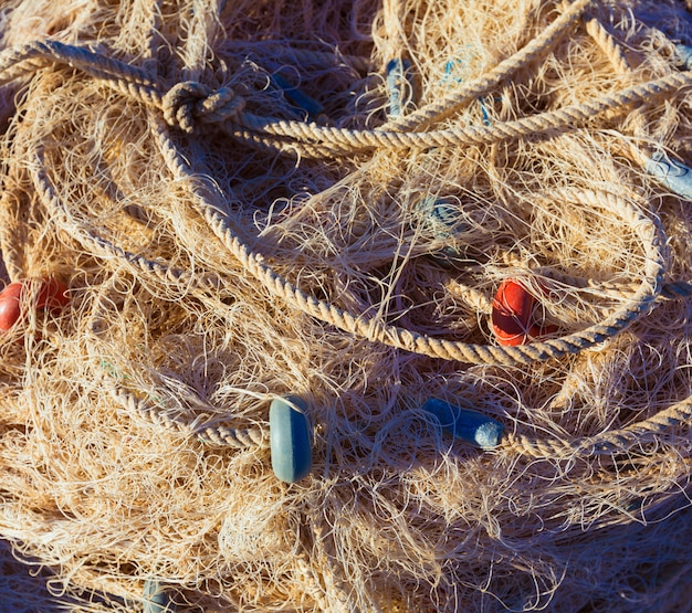 Trama di tramaglio rete da pesca nel porto di Gandia