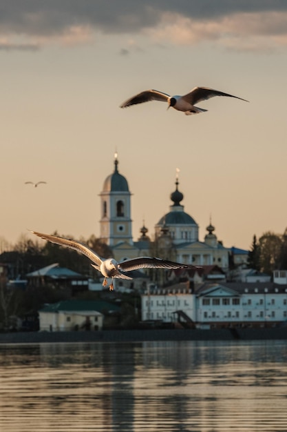 Tramonto a Mushkin sul fiume Volga