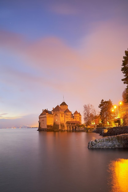 Tramonto al castello di Chillon Svizzera