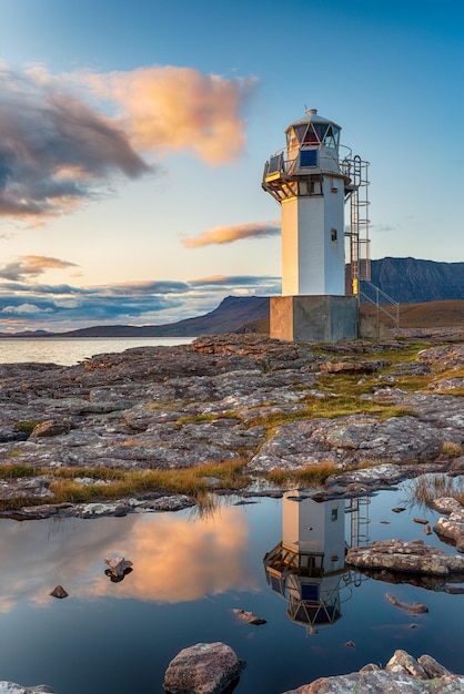 Tramonto al faro di Rhue