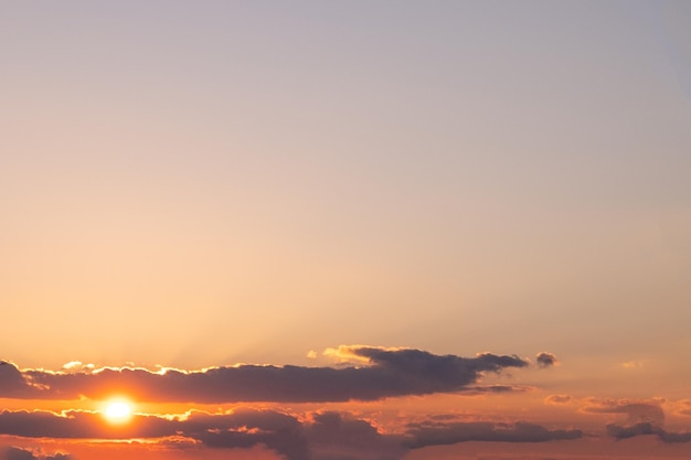 Tramonto arancione skymattina alba del sole