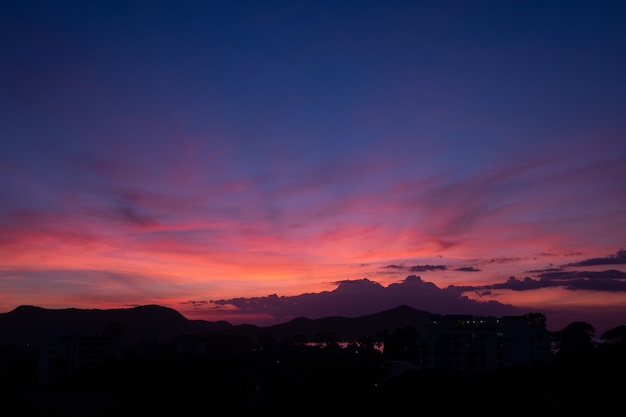 tramonto con sfondo nuvole, ora legale, bel cielo