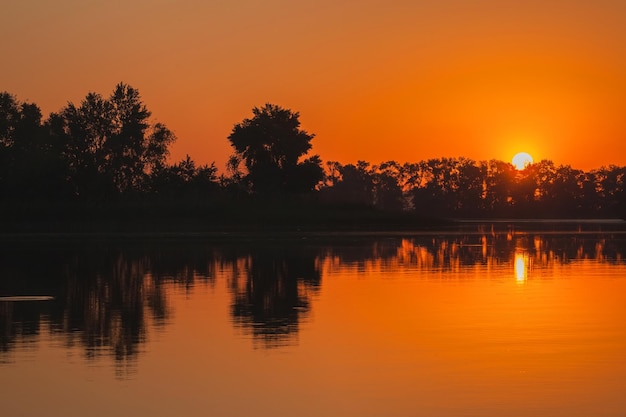 Tramonto del paesaggio in natura