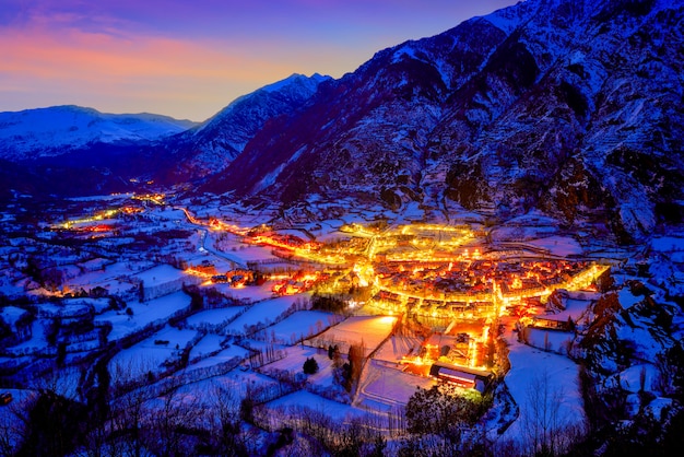 Tramonto del villaggio di Benasque in Huesca Pirenei Spagna