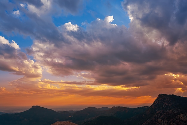 Tramonto di picco Garbi a Calderona Sierra Valencia