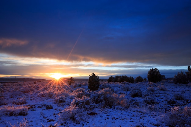 Tramonto dopo una bufera di neve nell'Utah del sud