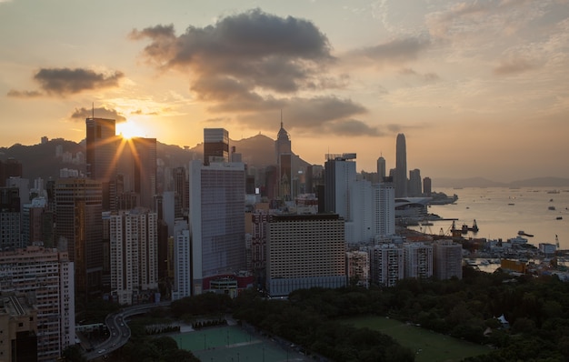 Tramonto dorato a Hong Kong