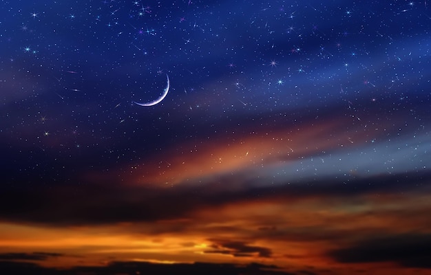 tramonto drammatico di notte e luna sul cielo stellato vento di caduta della stella sulla nebulosa lilla blu con il pianeta