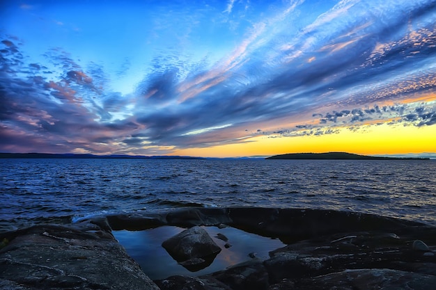 tramonto estivo lago, natura, cielo bellissimo