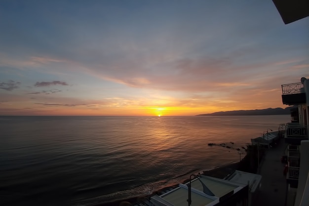 Tramonto in Grecia Vista dall'hotel sulla prima linea del mare