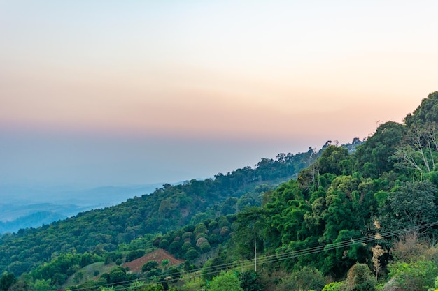 Tramonto in montagna nel nord della Thailandia