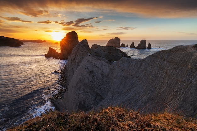 Tramonto negli Urros de Liencres. Cantabria. Spagna.