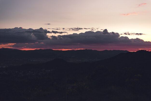 Tramonto nel paesaggio naturale