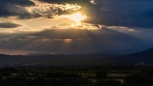 Tramonto nel parco naturale della Sierra de Guara in Spagna