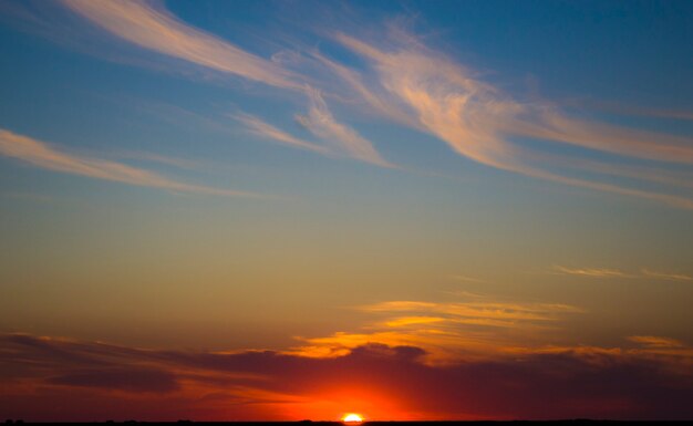 tramonto rossocielorosso cielo al tramontocielo straordinario