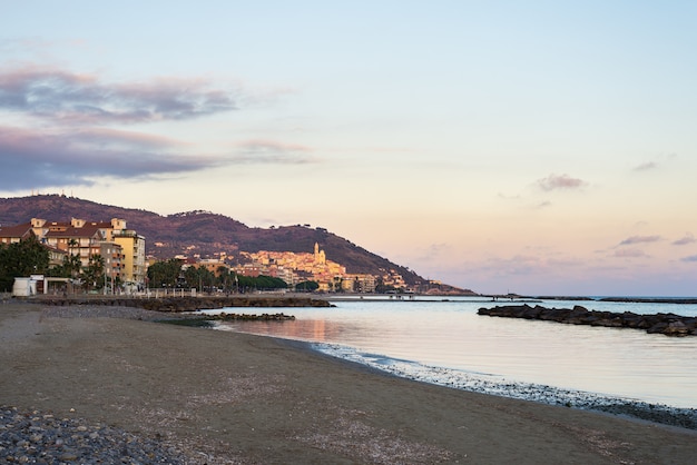 Tramonto sopra la costa di Cervo, Riviera Ligure, Italia