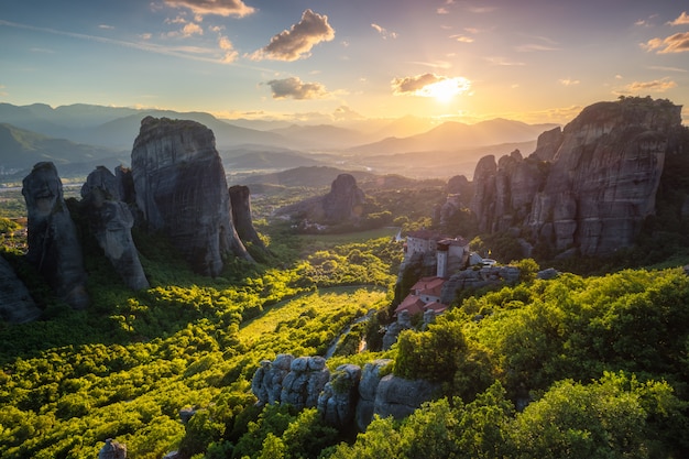 Tramonto sui monasteri di Meteora