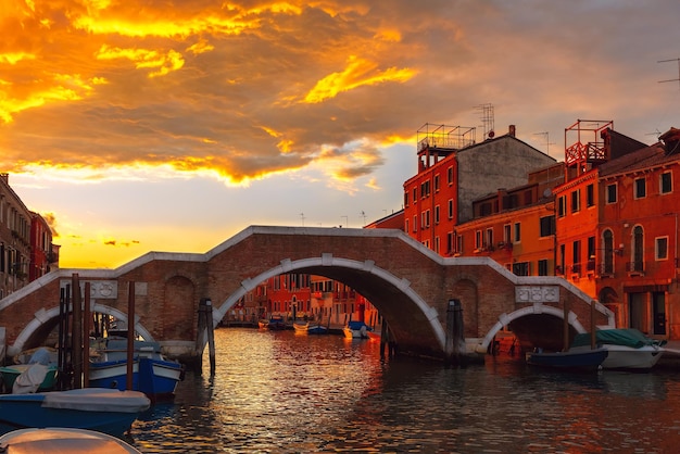 Tramonto sul canale Cannaregio a Venezia Italia