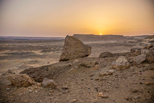 Tramonto sul Deserto Bianco Farafra nella zona di Baharia dell'Egitto