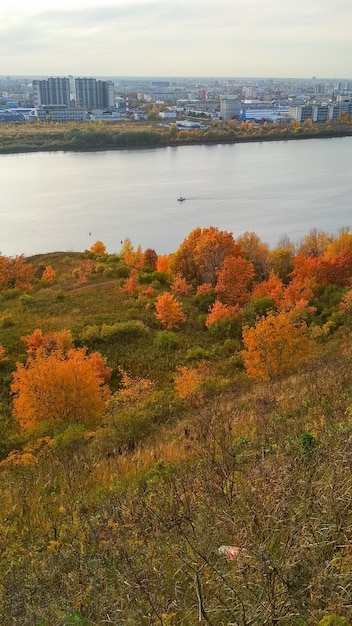 tramonto sul fiume Oka in autunno. Nizhny Novgorod