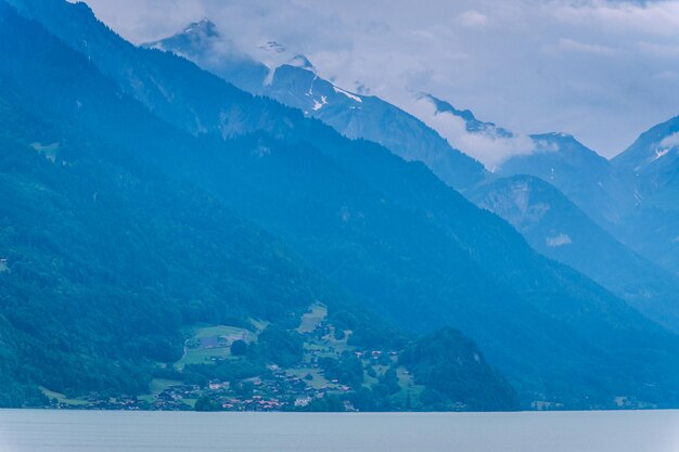 Tramonto sul lago di Brienz Svizzera