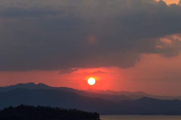 Tramonto sul lago