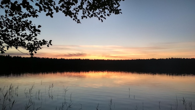 Tramonto sul lago