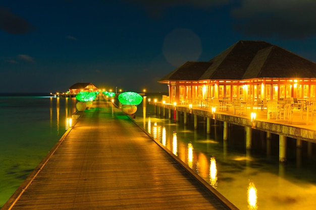 Tramonto sul mare alle Maldive