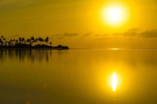 Tramonto sul mare alle MaldivexAxA