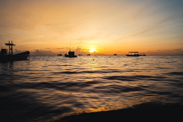 Tramonto sul mare dell'isola