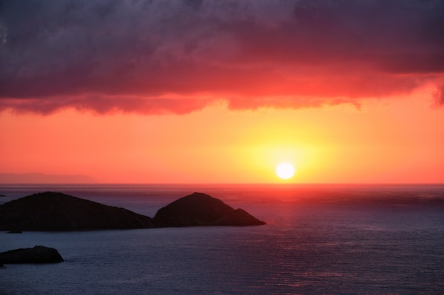 Tramonto sul mare in Grecia