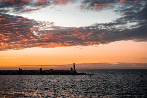 tramonto sul mare