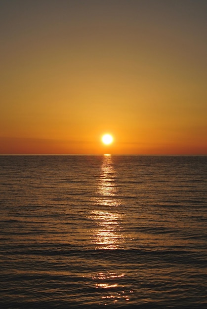 Tramonto sul paesaggio marino del Mar Nero a Batumi Georgia