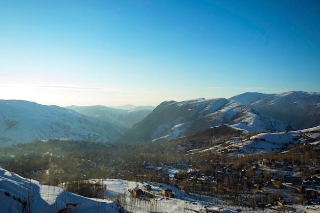 Tramonto sul paese di montagna