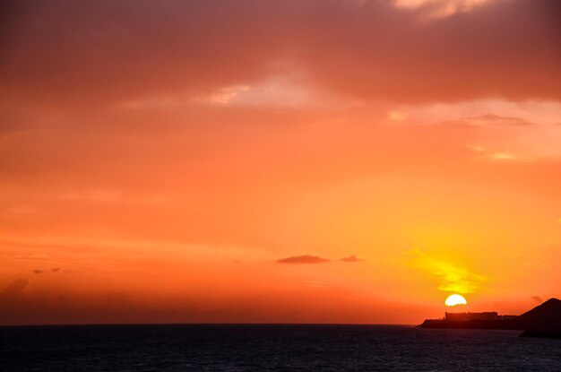 Tramonto sull'Oceano Atlantico a Tenerife Canarie Spagna