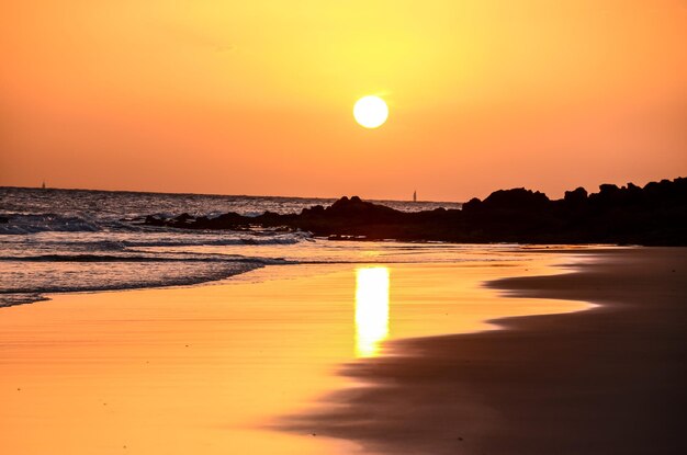 Tramonto sull'Oceano Atlantico a Tenerife Canarie Spagna