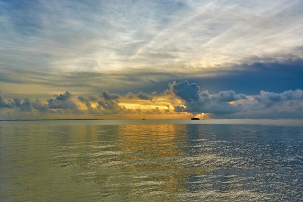 Tramonto sulla città del Mar dei Caraibi di Cancun Messico