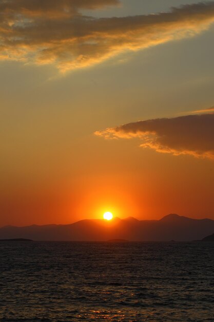 tramonto sulla spiaggia Città balneare di Turgutreis e spettacolari tramonti Selective Focus