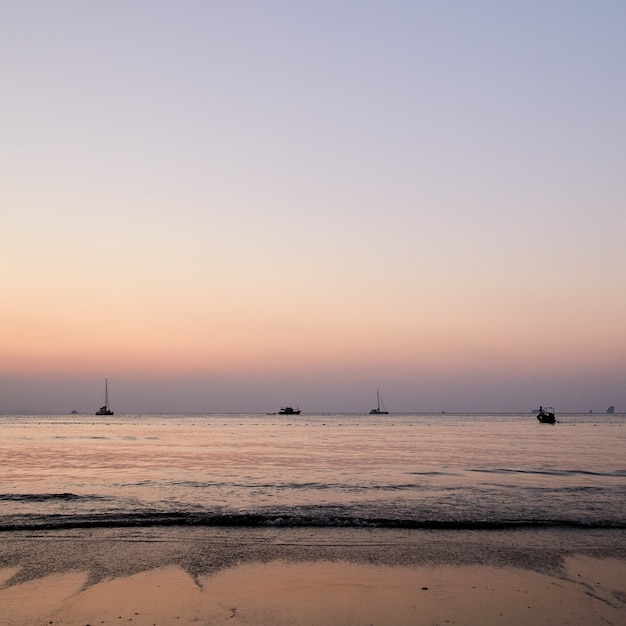 Tramonto sulla spiaggia di Ao Nang Krabi