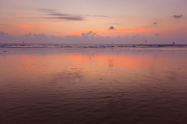 Tramonto sulla spiaggia di Baga Goa