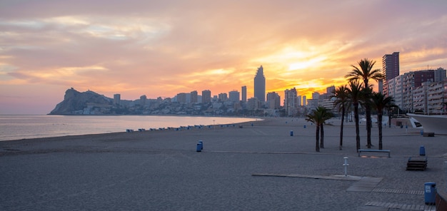 Tramonto sulla spiaggia di Benidorm