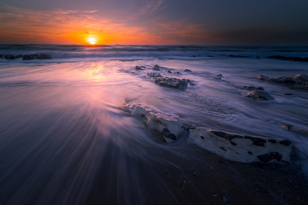 Tramonto sulla spiaggia di Bidart, Paesi Baschi.