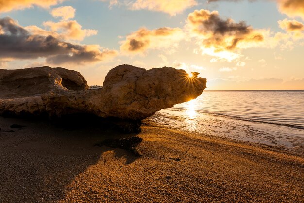 Tramonto sulla spiaggia di sabbia Egitto Costa del Mar Rosso Vacanze estive