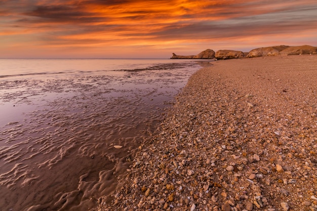 Tramonto sulla spiaggia di sabbia Egitto Costa del Mar Rosso Vacanze estive