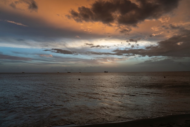 Tramonto sulla spiaggia di Santa Marta