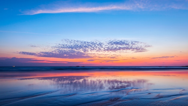 Tramonto sulla spiaggia Goa