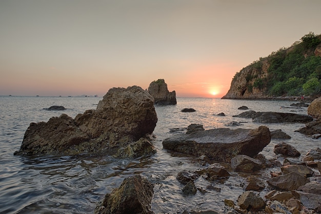 tramonto sulla spiaggia