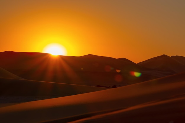 Tramonto sulle dune di sabbia nel deserto del Namib