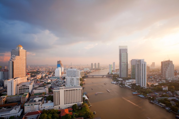 Tramonto sullo skyline di Bangkok